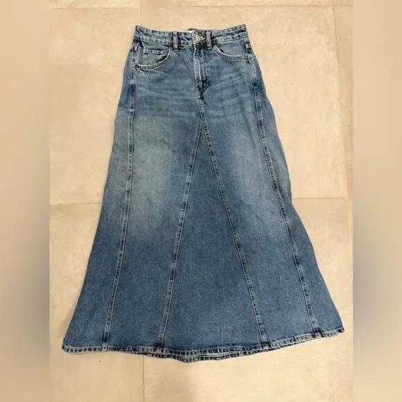 NWOT ZARA Denim Skirt - Picture 1 of 4